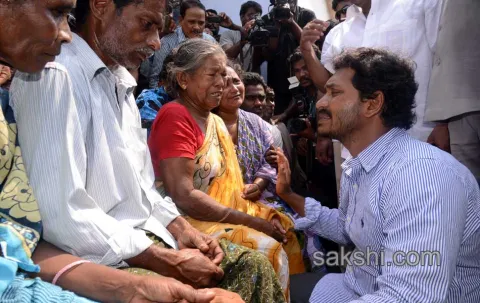YS Jagan demands higher ex gratia - Sakshi