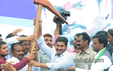 YS Jagan mohan reddy raithu maha dharna in YSR - Sakshi