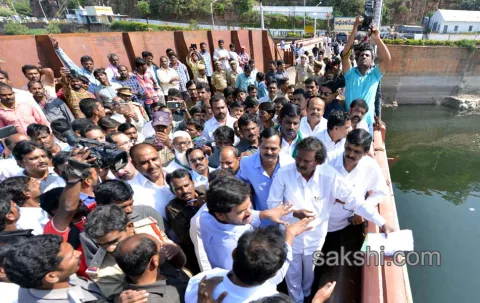 ys jagan mohan reddy raithu barosa yatra in kurnool - Sakshi