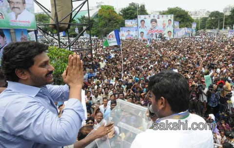save visakha maha dharna at ys jagan mohanreddy - Sakshi