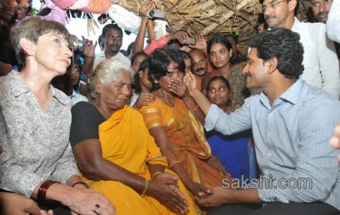 ys jagan condolence to late mountaneer mastan babu mother - Sakshi