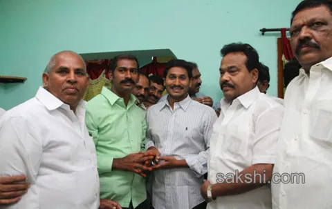 YS jagan raithu bharosa yatra - Sakshi