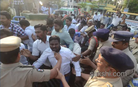 ys jaganmohan reddy console aqua factory victims - Sakshi