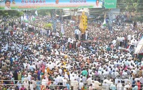 ys jagan mohan reddy in ongole dharna - Sakshi