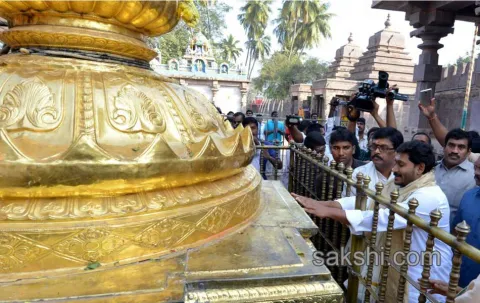 ys jagan in srisailam mallanna temple - Sakshi