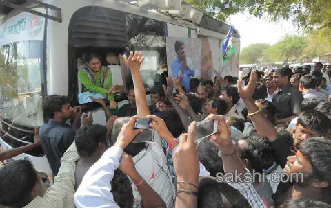 Ys sharmila paramarsa yatra Third day