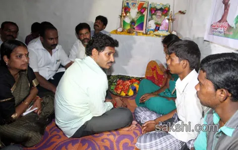 Third day raithu bharosa yatra - Sakshi