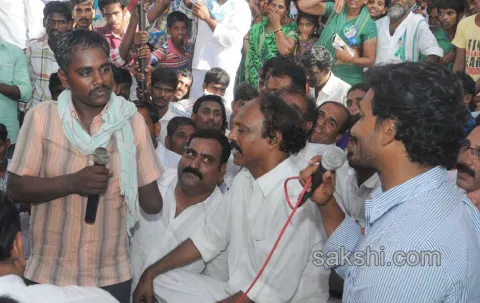 fourth  day raithu bharosa yatra - Sakshi