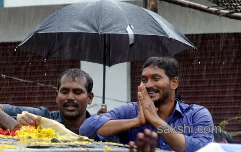 Ys Jagan Roadshow in Nandyal - Sakshi