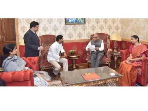 YS jagan meets Governor ESL Narasimhan Photo Gallery - Sakshi