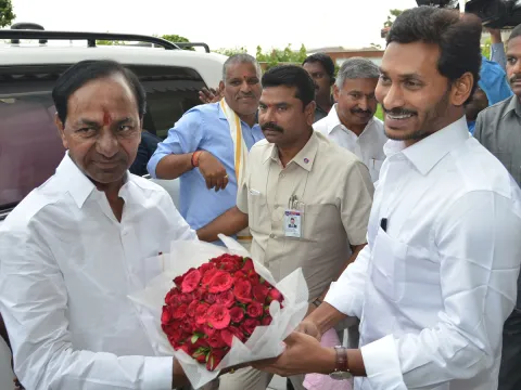 KCR invites YS jagan as chief guest for Kaleshwaram project inauguration Photo Gallery - Sakshi