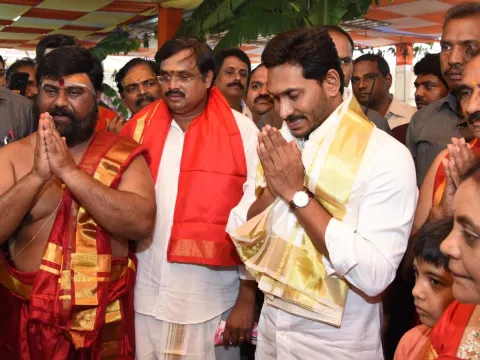 ys Jagan Attends Maha Rudra Sahitha Chandi Yagam Purnahuti Photo Gallery - Sakshi