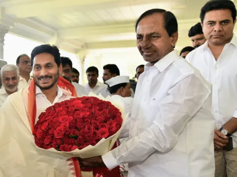 AP CM YS Jagan meets CM KCR at Pragati Bhavan Photo Gallery - Sakshi