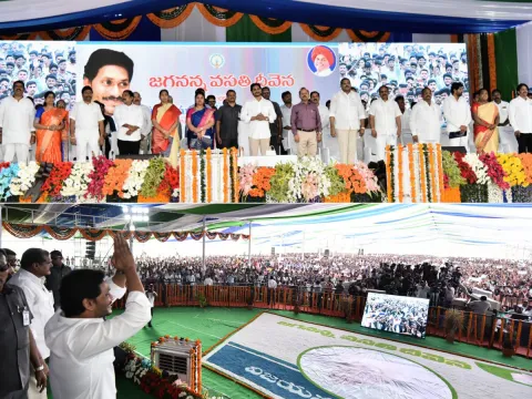  Andhra CM launches Vasathi Deevena scheme Photo Gallery - Sakshi