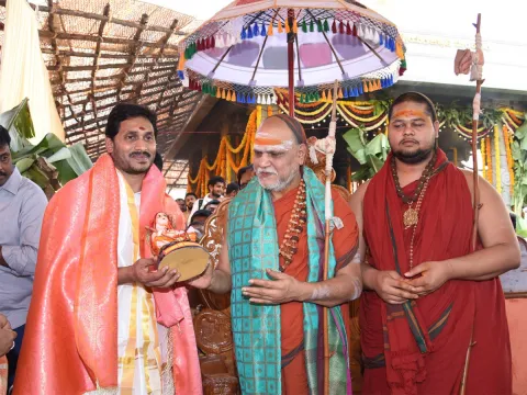 Ys Jagan Visits Visakhapatnam Sri Sharada Peetham Photo Gallery - Sakshi