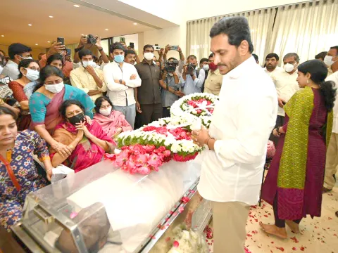 CM YS Jagan Consoles Mekapati Goutham Reddy - Sakshi