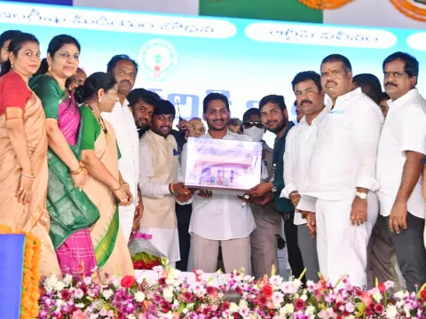 CM YS Jagan Distributing House Site Pattas and House Sanction Orders at Anakapalli Photo Gallery - Sakshi
