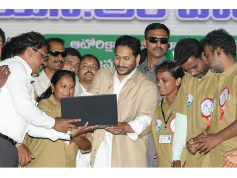 CM YS Jagan launches YSR Vahana Mitra Photo Gallery - Sakshi