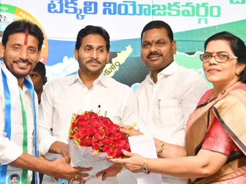 CM Jagan Meet Tekkali Party Workers And Key Leaders Photo Gallery - Sakshi
