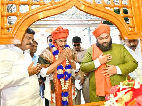 AP CM YS Jagan At Ameen Peer Dargah Photos - Sakshi