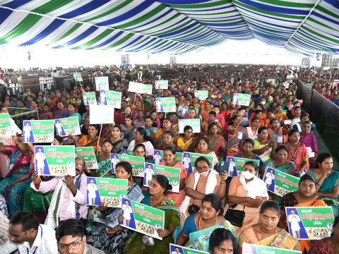 CM Jagan Release YSR Asara Funds - Sakshi