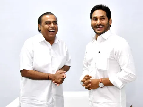 CM YS Jagan welcomes Mukesh Ambani at AP Global Investors Summit 2023 - Sakshi