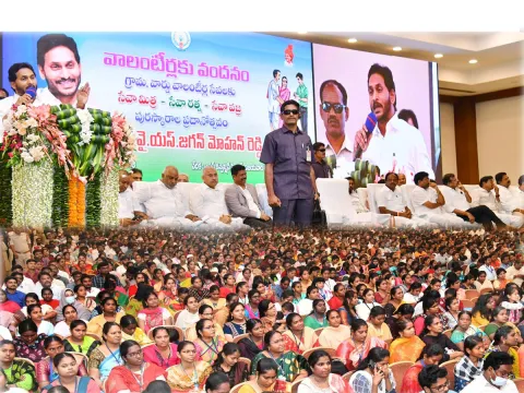 CM YS Jagan Attends Volunteer Vandanam Award Presentation In Vijayawada Photos - Sakshi