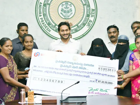CM YS Jagan Deposited YSR Kalyanamasthu And YSR Shaadi Tohfa Amount - Sakshi