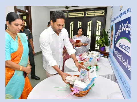 AP CM Jagan handed over YSR Sampoorna Poshana Kits Photos - Sakshi