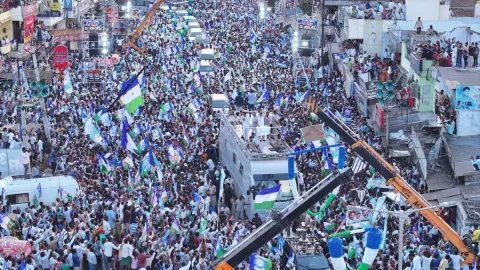 CM YS Jagan Memantha Siddham Bus Yatra At Vinukonda Photos - Sakshi