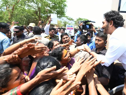 AP CM YS Jagan Memantha Siddham Day 19 Photos