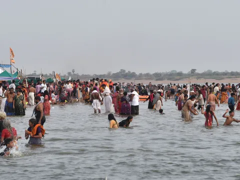 Devotees Rush at Saraswati Pushkara Ghat Photos1