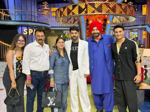 Abhishek Sharma, Rishabh Pant and Chahal shoot for New Episode with Sidhu Photos1
