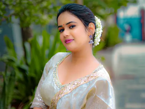 Bigg Boss Fame Ariyana Glory New Look Photos7