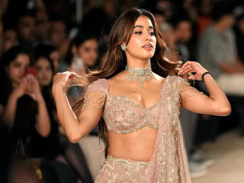 FDCI India Couture Week 2025 Bollywood Actor Janhvi Kapoor Photos6