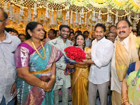 YS Jagan Attend YSRCP Puppala Vasubabu Daughter Marriage In Bhimavaram Photos2