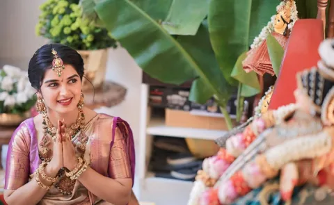 Bigg BOss Fame Priyanka Jain Participated In Varalakshmi Vratham pooja Photos7
