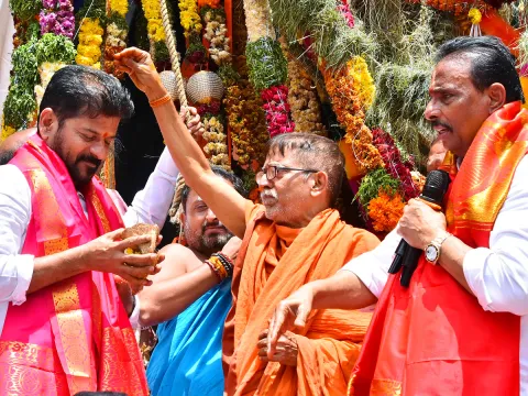 CM Revanth Reddy Pooja At Khairatabad Ganesh Photos9