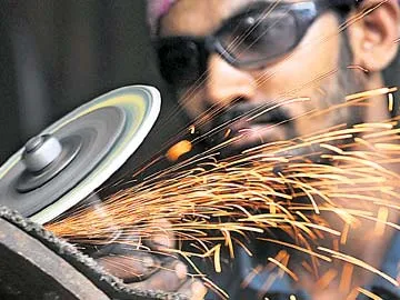 పరిశ్రమలు పుంజుకున్నాయ్... - Sakshi