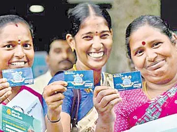 జన ధన ఖాతాలకు 3 వారాల్లోగా రుపే కార్డ్ల జారీ - Sakshi