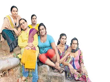 కలలున్నాయ్... కన్నీళ్లున్నాయ్..! - Sakshi