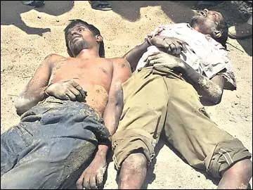 ఇద్దరిని మింగిన మ్యాన్హోల్