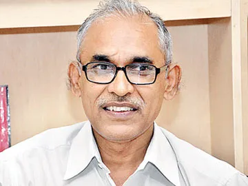 చంద్రబాబుది మూర్ఖత్వం: రాఘవులు - Sakshi