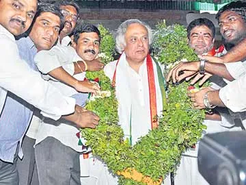 టీఆర్ఎస్.. ధోకా, ధమ్కీ, దక్కా పార్టీ - Sakshi