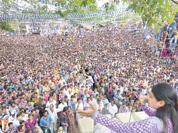 పవన్ కు పిచ్చోడికి తేడా లేదు - Sakshi