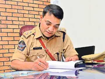శాంతిభద్రతలు, ట్రాఫిక్ను పరిశీలిస్తా - Sakshi