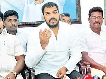 అర్ధరాత్రి నెల్లూరుకు..తెల్లవారుజామున హైదరాబాద్కు - Sakshi