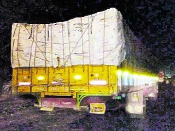 బ్రేక్ ఇన్స్పెక్టర్ ఆపిన లారీ ఇదే - Sakshi