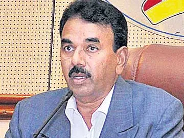 ఎయిర్పోర్టులోనే ఎదుర్కోలు