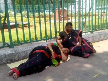 సొమ్మసిల్లిన రోజా.. నిమ్స్కు తరలింపు - Sakshi